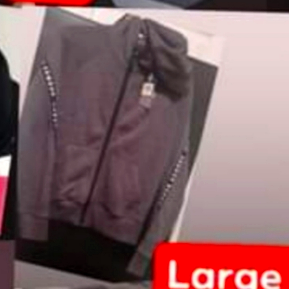 UNDER ARMOUR ZIP UP SWEATER